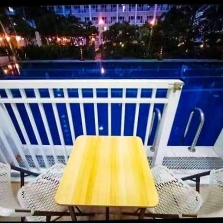 Yhanz Z Sea Residences Pasay Esterno foto