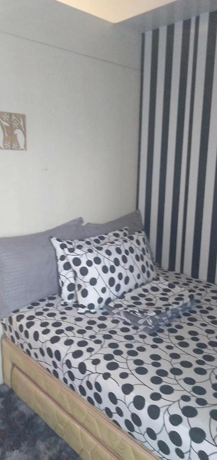 Yhanz Z Sea Residences Pasay Esterno foto