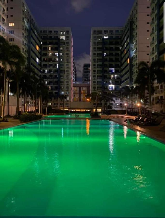 Yhanz Z Sea Residences Pasay Esterno foto