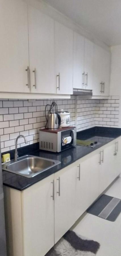 Yhanz Z Sea Residences Pasay Esterno foto