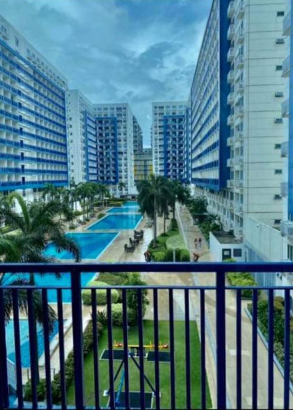 Yhanz Z Sea Residences Pasay Esterno foto