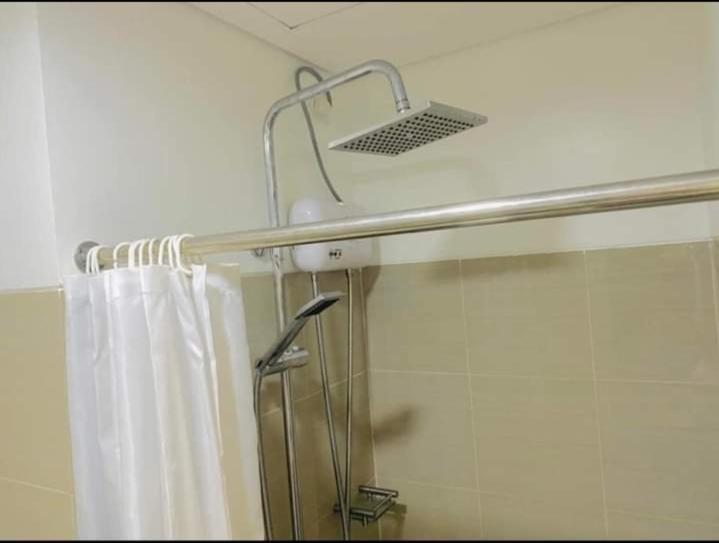 Yhanz Z Sea Residences Pasay Esterno foto