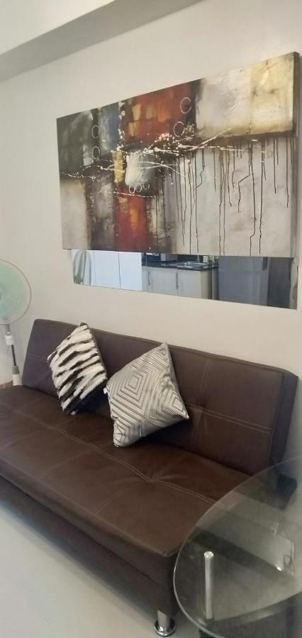 Yhanz Z Sea Residences Pasay Esterno foto