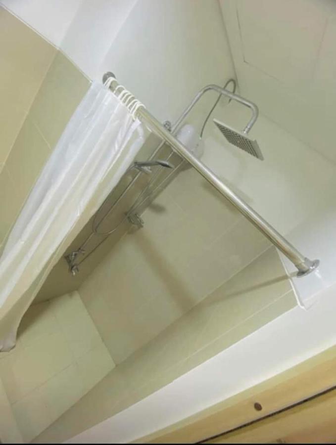 Yhanz Z Sea Residences Pasay Esterno foto
