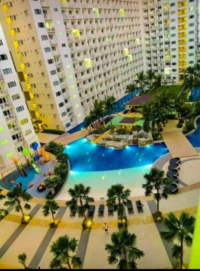 Yhanz Z Sea Residences Pasay Esterno foto