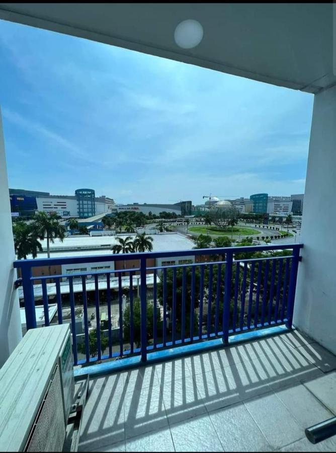 Yhanz Z Sea Residences Pasay Esterno foto