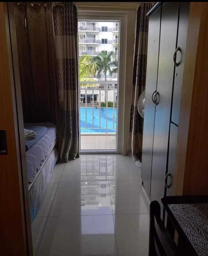 Yhanz Z Sea Residences Pasay Esterno foto