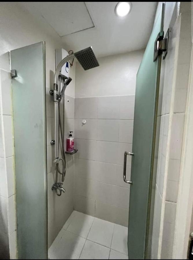 Yhanz Z Sea Residences Pasay Esterno foto
