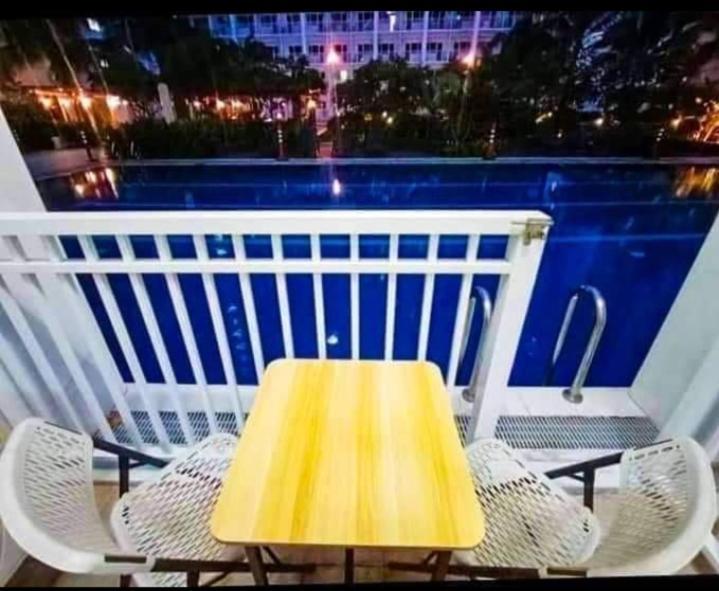 Yhanz Z Sea Residences Pasay Esterno foto
