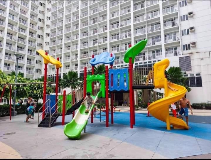 Yhanz Z Sea Residences Pasay Esterno foto