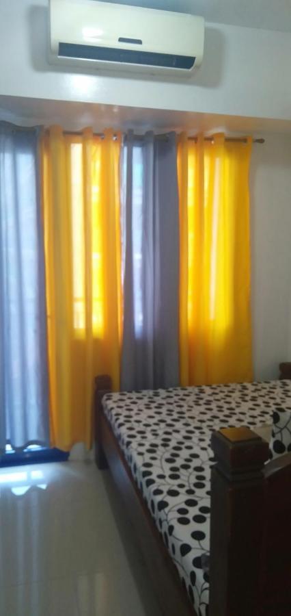 Yhanz Z Sea Residences Pasay Esterno foto
