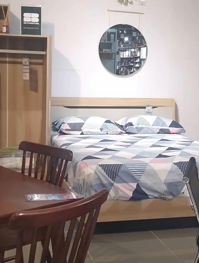 Yhanz Z Sea Residences Pasay Esterno foto