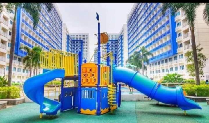 Yhanz Z Sea Residences Pasay Esterno foto